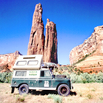 Land Rover camping Spider rock in Canyon de Chilly