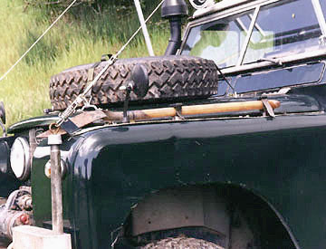 Land Rover shovel mount