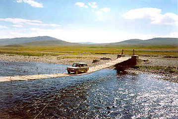 Range Rover on bridge