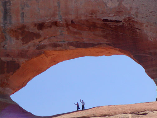 Linus & Nicky in arch