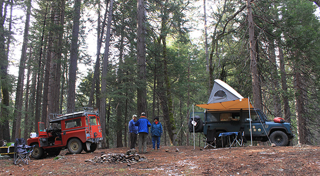 More Land Rovers camping