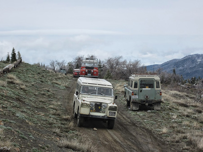 Mendo XX land rovers driving