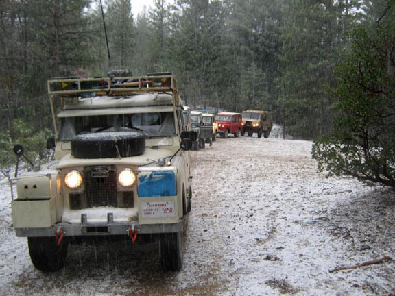 Land Rover Dormobile leading group