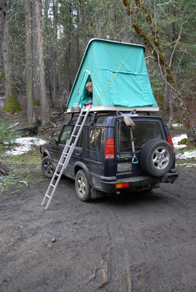 Land Rover Discovery with roof tent
