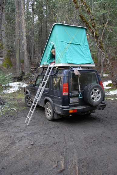 Land Rover Discovery with roof tent